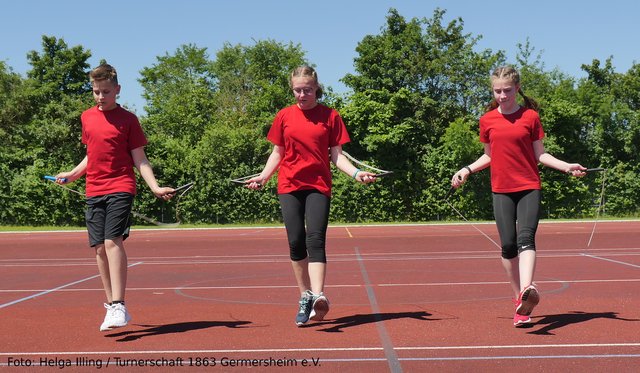 vlnr: Christian Fischer, Arina Ermisch und Diana Brauer beim Rope Skipping Wettkampf | Foto: Helga Illing