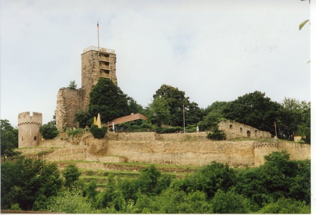 Die Wachtenburg, über der Stadt gelegen. | Foto: Franz Walter Mappes