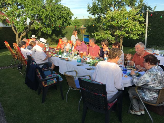 Pfälzer und Franzosen wissen es richtig zu genießen. | Foto: Ulrich Baer