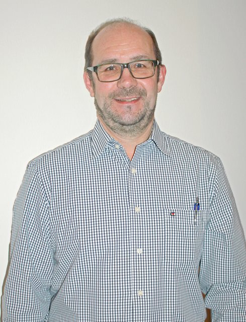 Ortsbürgermeister Dieter Ditsch heißt alle Gäste in Knöringen herzlich willkommen und freut sich über viele Besucher des Knöringer Weinfests.