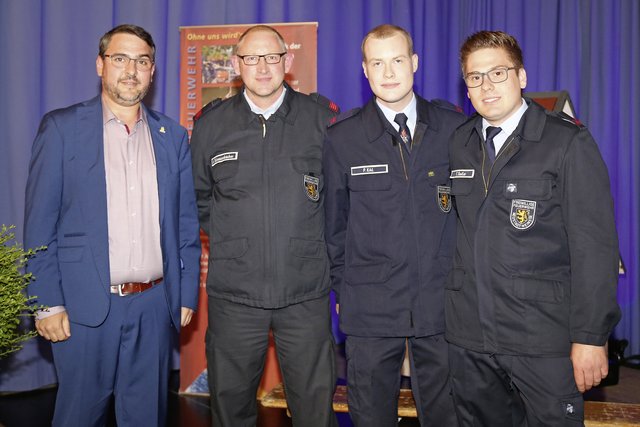 Von links nach rechts: Oberbürgermeister Marc Weigel, ehemaliger Jugendwart Alexander Schanzenbächer, neuer Jugendwart Pascal Kihl und Stellvertreter Timo Sauter. | Foto: Anke Luipold
