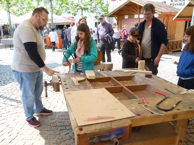 Handwerkliche Techniken kennen lernen unter Aufsicht der MuKs-Dozenten | Foto: art