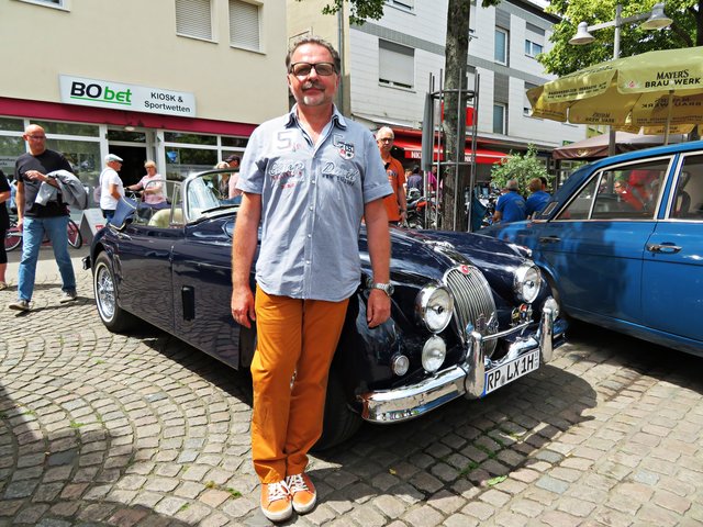 Norbert Steinbach mit seinem top gepflegten Jaguar | Foto: Brigitte Melder