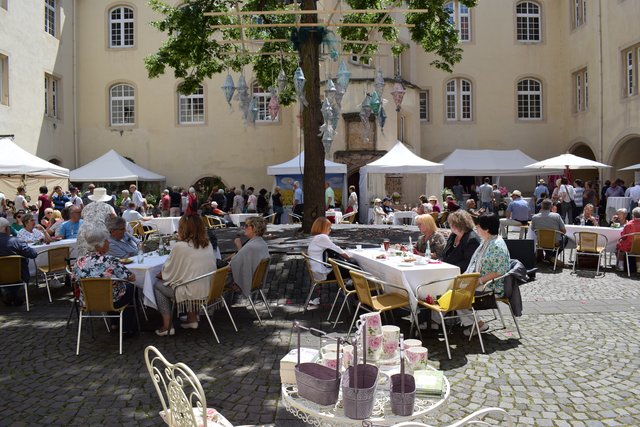 Idyllische Atmosphäre im Schloss-Innenhof.  | Foto: B.Bender