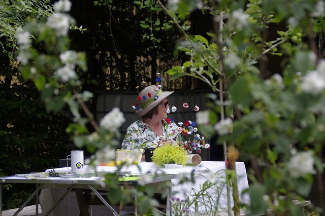 "Bienen häkeln" mit Frau Laubner-Draheim | Foto:   Ilona Schäfer
