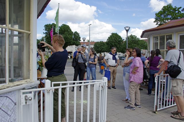 Kurze Pause bevor es ab geht in den Park... | Foto: Ilona Schäfer