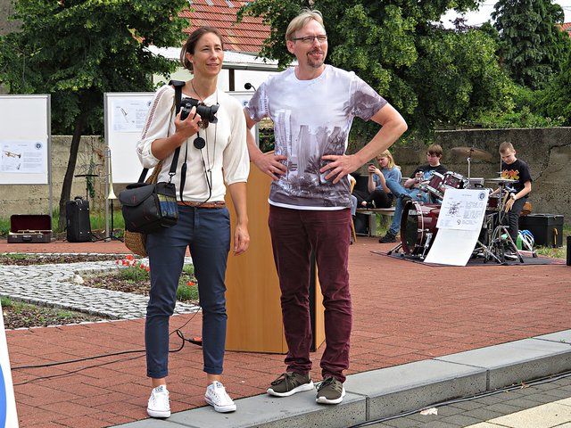 Martina Eisel und Herr Jung verschaffen sich Überblick | Foto: Brigitte Melder