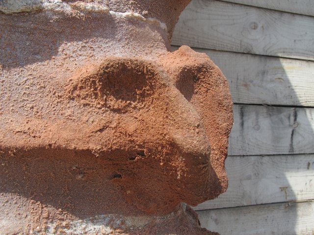 Die markanten Steine der Gradierbau-Pfeiler haben einen „Geister-Charakter“. | Foto: Förderverein Gradierbau