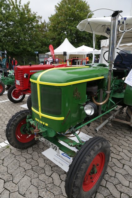 Restaurierte historische Traktoren  Foto: Jens Vollmer
