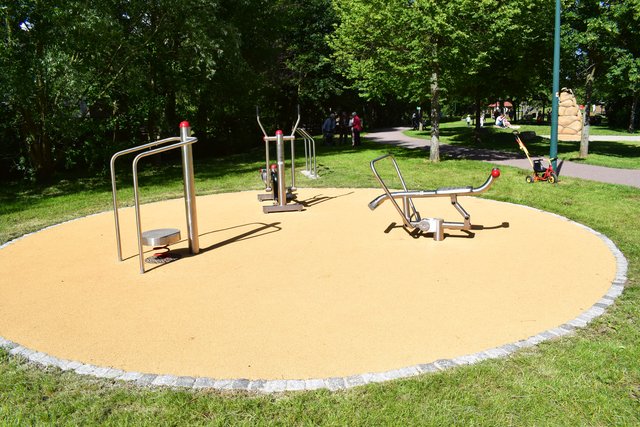 Fitnessgeräte für Jung und Alt. | Foto: Bender