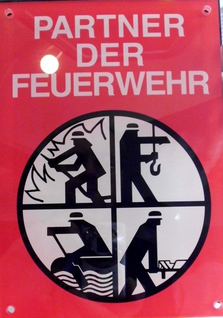 Das zusammen mit eine Urkunde jeweils verliehene „Förderschild“