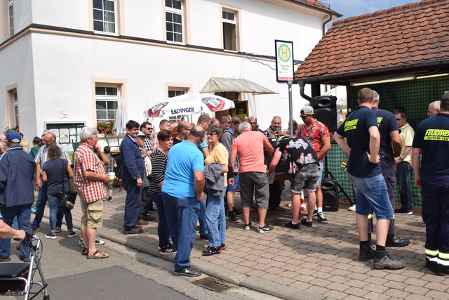 Freibier, solange der Vorrat reicht und das Wetter hält. | Foto: B.Bender