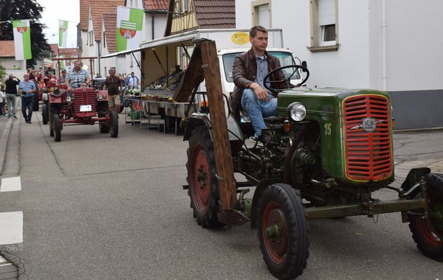 Die Traktoren-Parade. | Foto: B.Bender