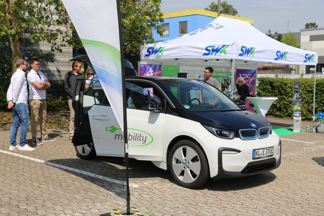 Die SWK präsentierte das Thema E-Mobilität und bot Probefahrten | Foto: Jens Vollmer