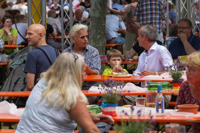 Deutsch-französische Freundschaft genießen beim Begegnungsfest in Leimersheim | Foto: Paul Needham