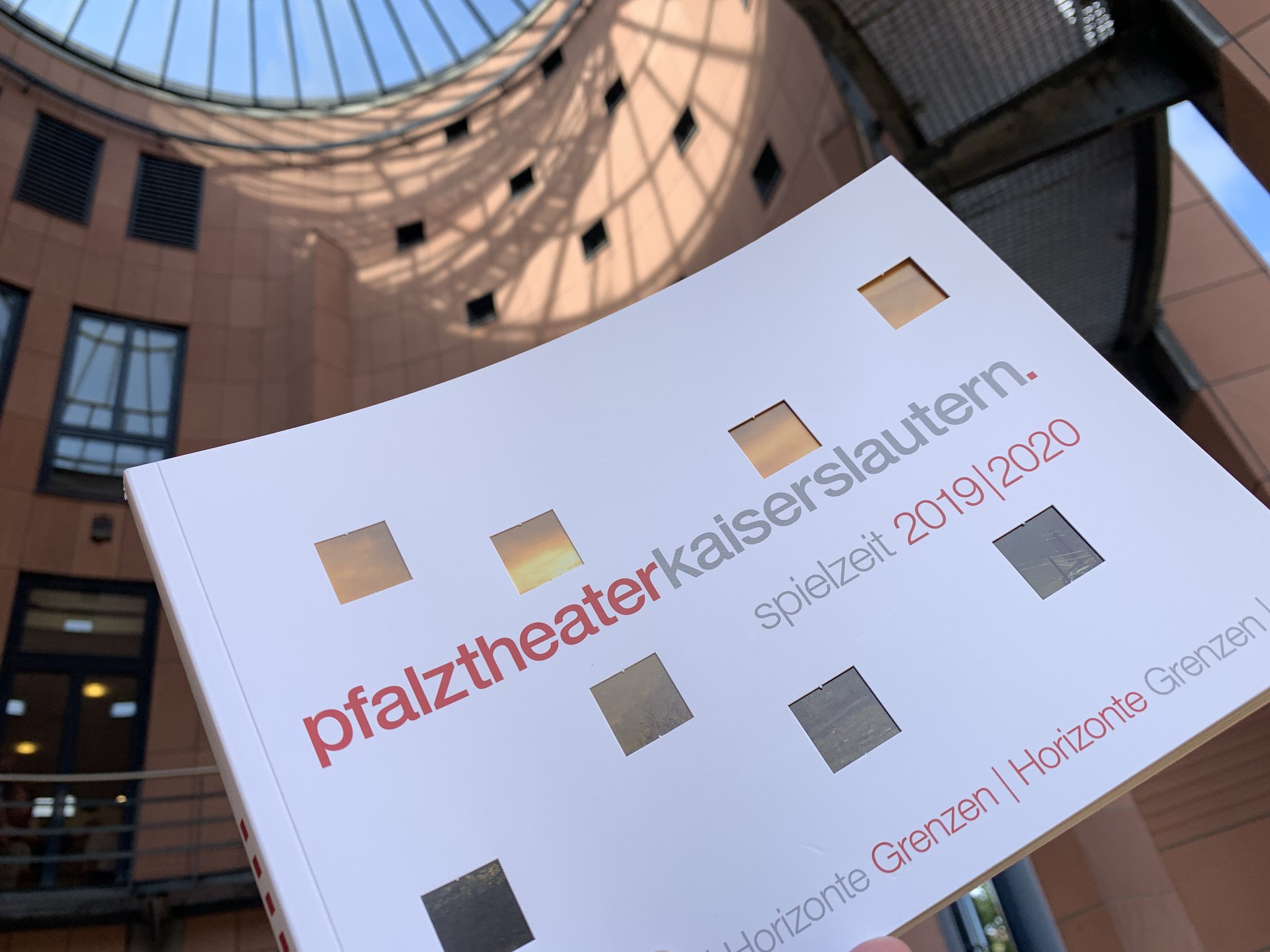 Pfalztheater Jetzt Spielplanbuch 2019/2020 abholen Ausblick auf
