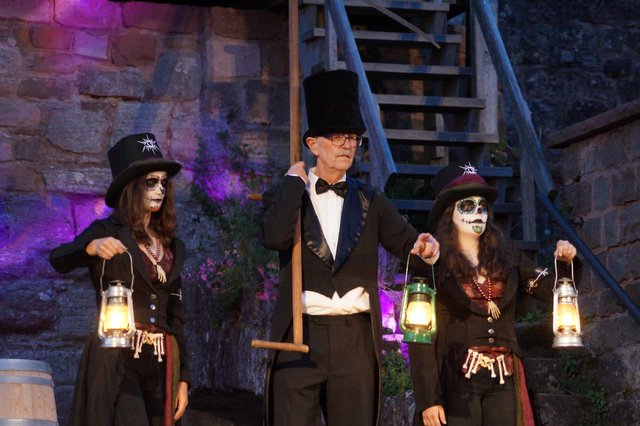 Furchteinflößend: Monosatos Schergen