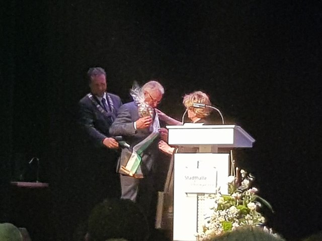 Anita Imfeld bei der Geschenk-und Scherpenübergabe | Foto: Claudia Bardon