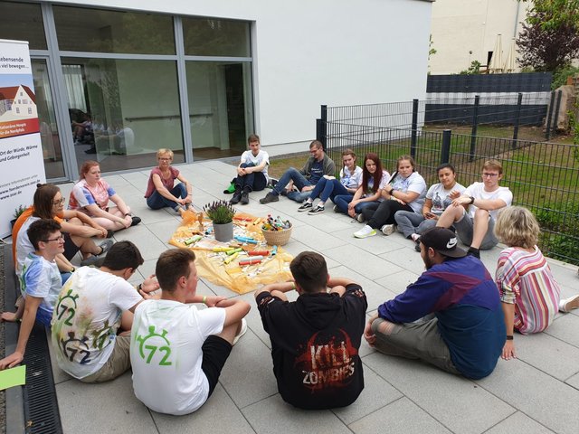 Gespräche im Sitzkreis auf der Terrasse des Hospizes | Foto: ps