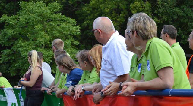 Auch die Helfer warteten gebannt auf den Zieleinlauf im Hauptrennen | Foto: |szip