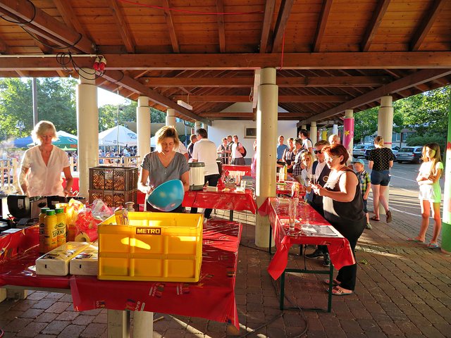 An der Grillstation war schon fast "Strafarbeit" | Foto: Brigitte Melder