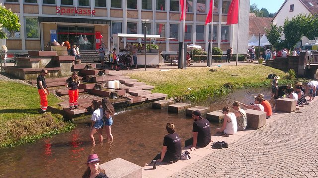 Kühlen Fuß bewahren.
