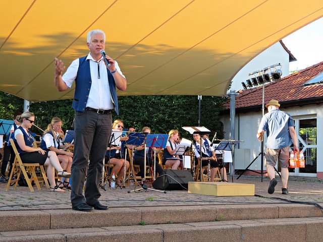 Bürgermeister Peter Christ bei seiner Begrüßung | Foto: Brigitte Melder