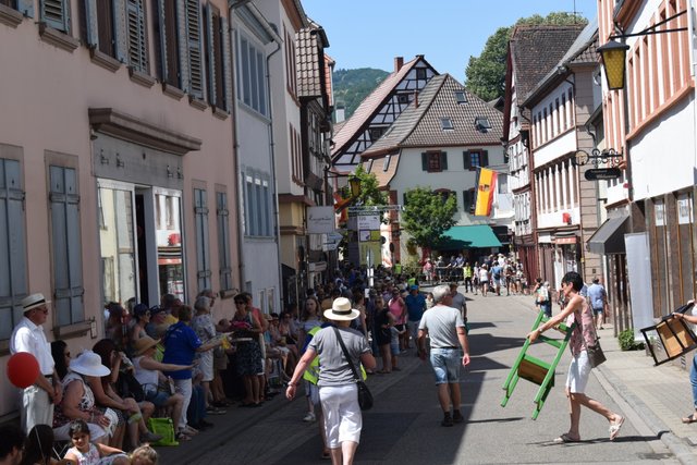 Letzte Vorbereitungen vor dem Festumzug. | Foto: Bender