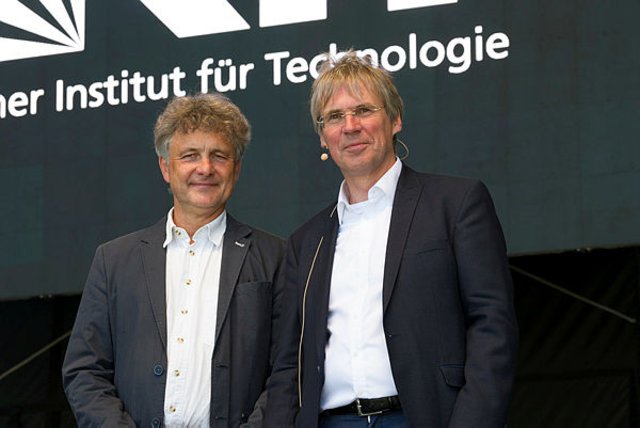 Wissenschaft und Forschung im Blick: Tag der offenen Tür am Campus Ost des KIT. Präsident Professor Holger Hanselka (r.) und Oberbürgermeister Dr. Frank Mentrup | Foto: Gabi Zachmann, KIT