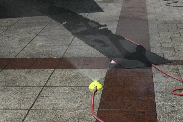 Auch für etwas Erfrischung war gesorgt - dringend nötig bei fast 40 Grad im Schatten.  | Foto: BAS