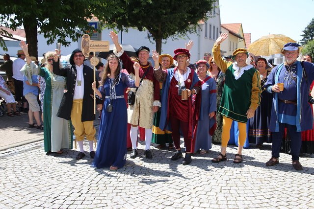 Die Mitglieder der Odenheimer Karnevalsgesellschaft (OKG) in historischer Tracht | Foto: Wolfgang Braunecker