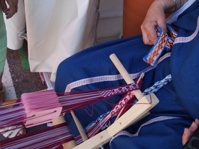 Brettchen-Weben auf dem Rheinland-Pfalz-Tag. | Foto: ps