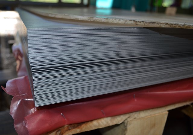 In manchen Wochen verarbeiten die Mitarbeiter mit Behinderung drei bis vier Tonnen Metall.	 | Foto: Christmann/Lebenshilfe Südliche Weinstraße