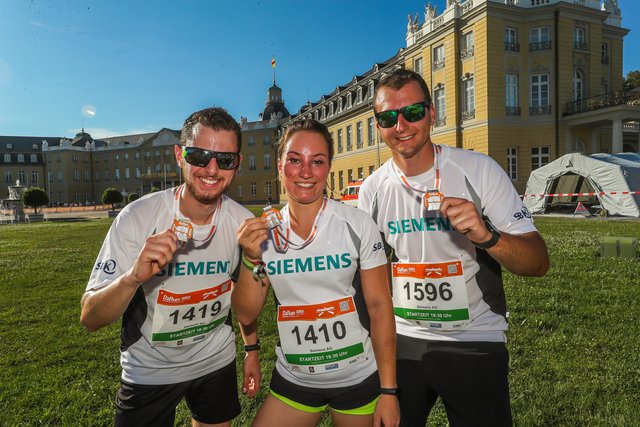 Freude bei den Teams | Foto: B2Run/Stephan Schütze