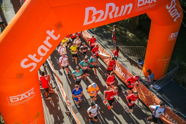Start im Schlossgarten | Foto: B2Run/Stephan Schütze