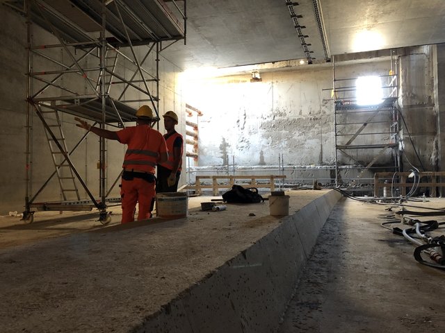 Tunnel über Tunnel: Im Kombi-Bauwerk unter der Kreuzung Ettlinger Tor wird der Autotunnel über der noch tiefer liegenden unterirdischen Haltestelle auf den Anschluss an die Tunnelabschnitte westlich und östlich vorbereitet. | Foto: Kasig