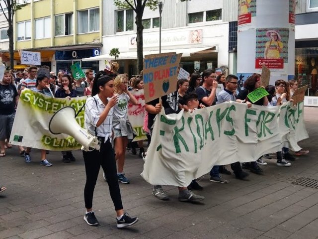 Damit die Forderungen gut verstanden werden konnten, gab es mehrere Megaphone. | Foto: BAS