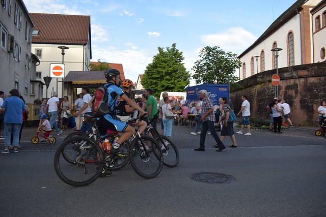 Zahlreiche Besucherinnen und Besucher kamen zur langen Sommernacht.  | Foto: B.Bender