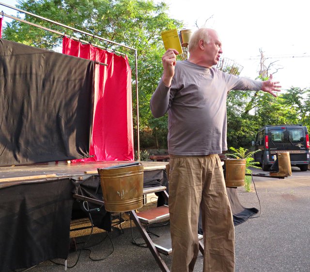 Bringt sich in Fahrt: Schauspieler Roland Heitz | Foto: Brigitte Melder