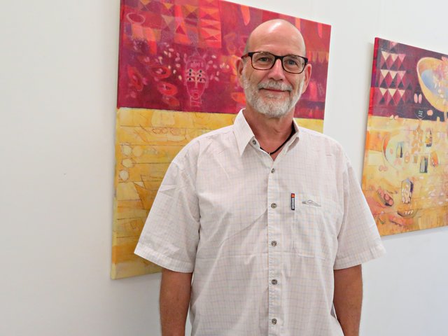 Armin Liebscher vor einem seiner Kunstwerke | Foto: Brigitte Melder