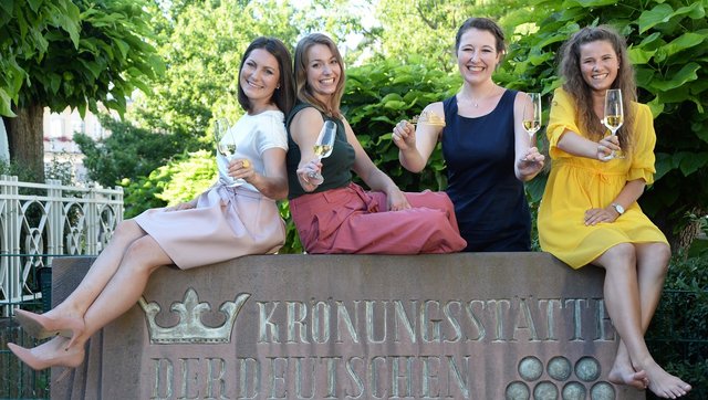 Anna-Maria Löffler (2. von rechts) neben den anderen drei Bewerberinnen: Rosa Rummel aus Landau-Nußdorf, Christina Fischer aus Göcklingen und Tamara Fränzle aus Meckenheim (von links).