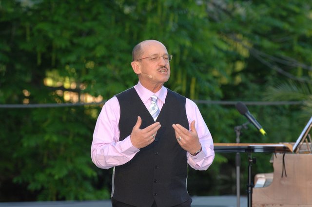 Kabarettist, Schriftsteller und Sozialwissenschaftler: Prof. Dr. Hans-Peter Schwöbel.