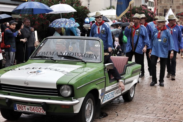 Die Brezel-Polizei kommt im Opel Kadett. | Foto: Bauer