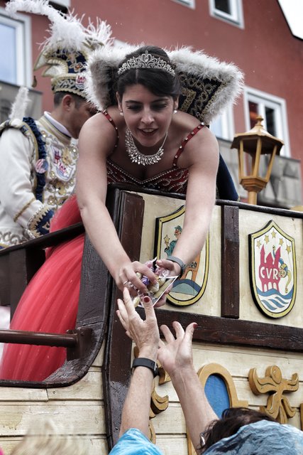 Jede Menge milde Gaben fürs Volk... | Foto: Bauer