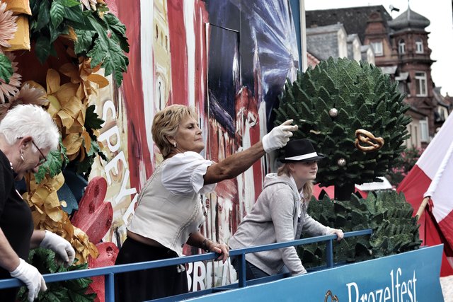 Die Brezeln fliegen tief an diesem Sonntag. | Foto: Bauer