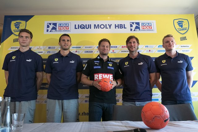 Die neuen Löwen der Saison 2019/20: Niclas Kirkeløkke, Romain Lagarde,  Trainer Kristjan Andresson, Uwe Gensheimer und Tim Ganz | Foto: Paul Needham
