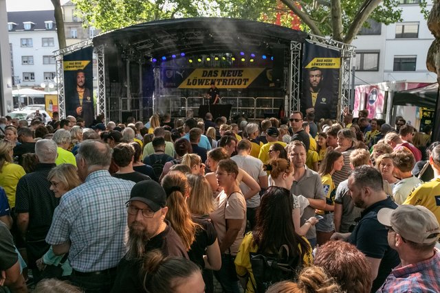 Fanfest auf dem Kapuzinerplanken in Mannheim | Foto: Paul Needham