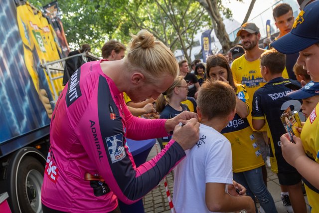 Selfies und Autogramm für die Fans | Foto: Paul Needham