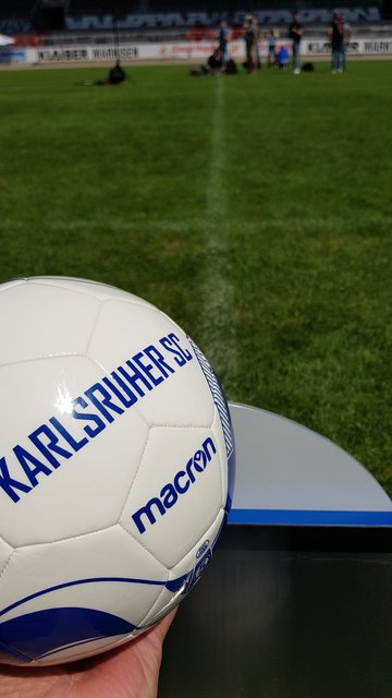 Der Ball ist schon da, die Mannschaft fehlt noch | Foto: www.jowapress.de