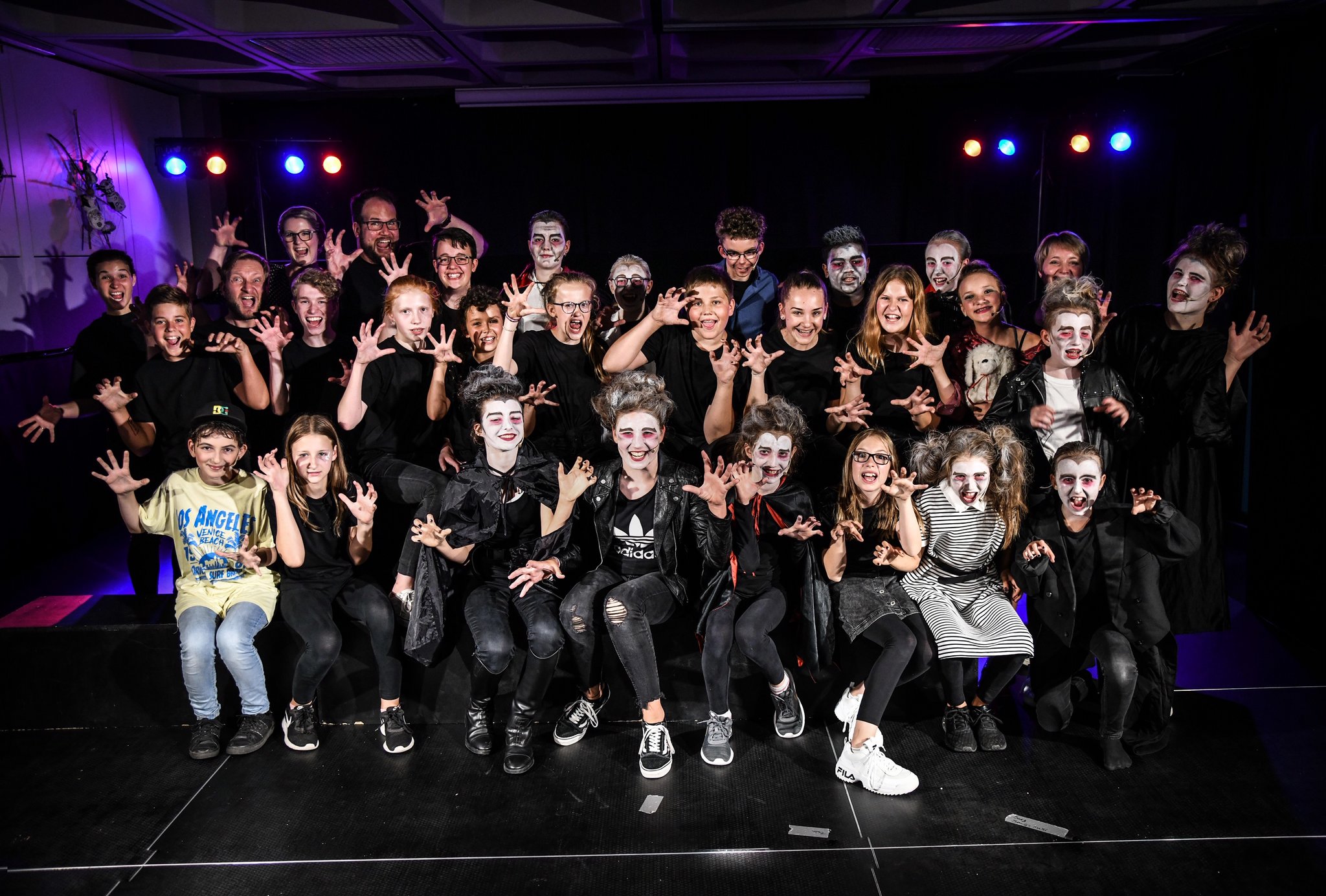 Biss Zur Großen Pause Das Highschool Vampir Grusical Grauenhaftes „Grusical“ mit 30 jungen Blutsaugern:: Vampire erobern die